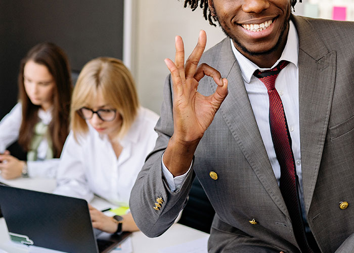 Entitled Mom Breaks Into Hysterics After Child-Free Coworker Refuses To Give Up Her Holiday, The Internet Applauds Entitled Mom Breaks Into Hysterics After Child-Free Coworker Refuses To Give Up Her Holiday, The Internet Applauds
