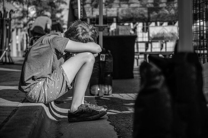 30 Revealing Signs Of Behavior That Indicate Someone Had A Traumatic Childhood