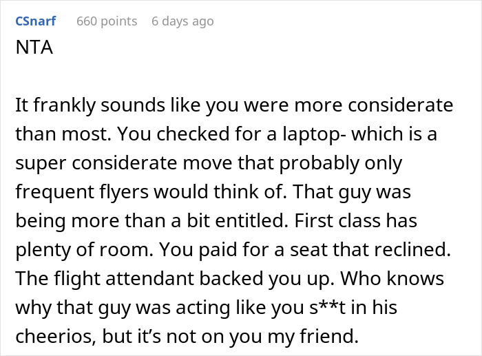 “She Reiterated That I Was Entitled To Recline My Seat”: Guy Asks For Flight Attendant’s Backup After Being Criticized By The Passenger Behind Him