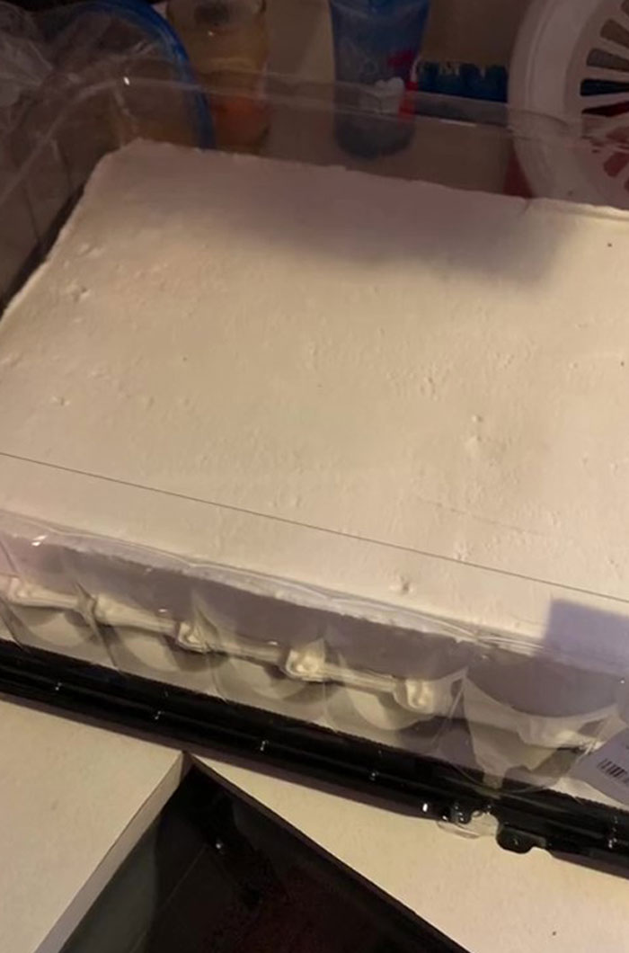 Costco Flat-Out Hands Woman Blank Cake, Supposedly Refusing To Color It As Per Her Order Due To Copyright, Expects Her To Just Accept It Costco Flat-Out Hands Woman Blank Cake, Supposedly Refusing To Color It As Per Her Order Due To Copyright, Expects Her To Just Accept It