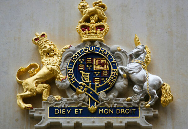 dieu-et-mon-droit-devise-britannique-750x515-644e2617260c3.jpg