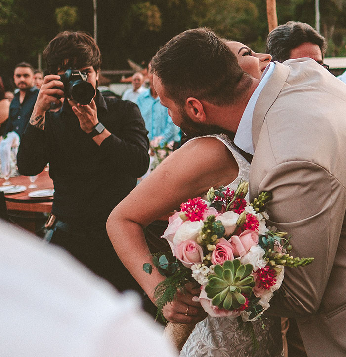 "You Will Be Hearing From My Lawyer": Woman Demands A Refund From Her Wedding Photographer After She Gets Divorced "You Will Be Hearing From My Lawyer": Woman Demands A Refund From Her Wedding Photographer After She Gets Divorced