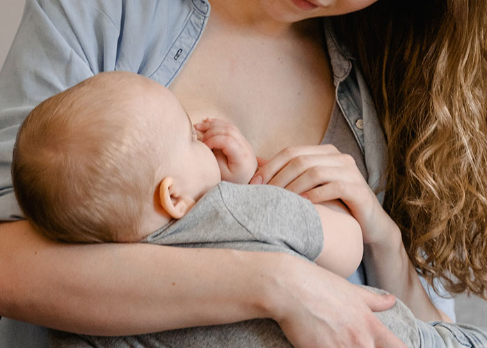 Mom Books Just 2 Train Seats For Herself And Her 3 Kids, Expecting Others To Give Up Theirs, Gets Called Out Online Mom Books Just 2 Train Seats For Herself And Her 3 Kids, Expecting Others To Give Up Theirs, Gets Called Out Online