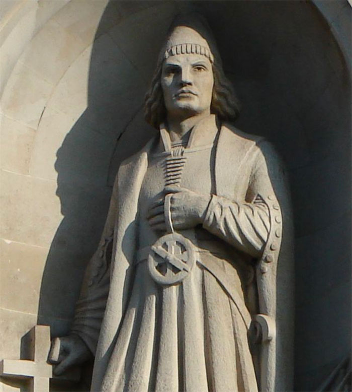 Bartolomeu Dias sculpture