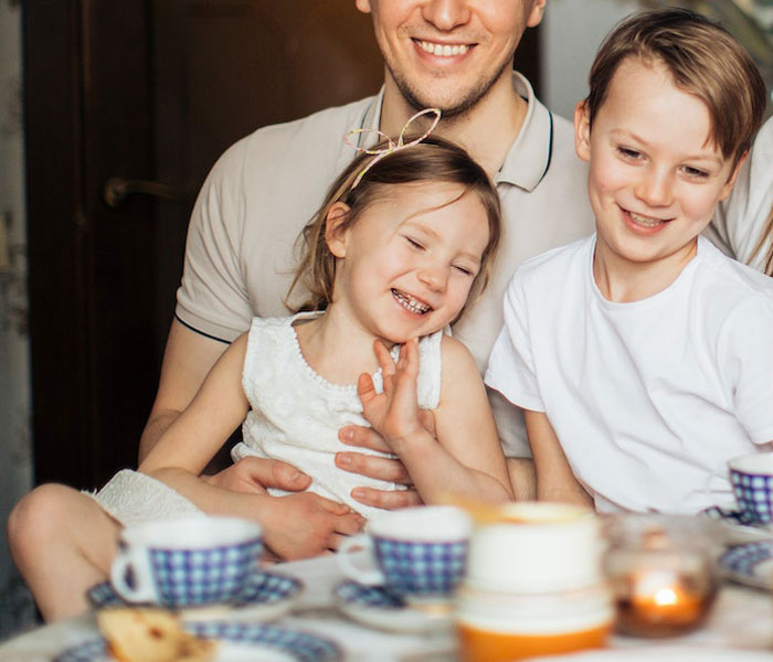 Mom Is Disgusted With Kids’ Lack Of Grief Over Their Late Stepfather, Their Real Dad Steps In To Bring Her Back To Earth Mom Is Disgusted With Kids’ Lack Of Grief Over Their Late Stepfather, Their Real Dad Steps In To Bring Her Back To Earth