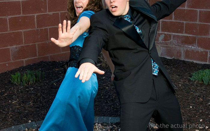 Guy Tells His Girlfriend “I Told You So” After Her Male Friend Tried To Hit On Her, Asks If He Was A Jerk