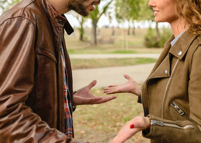 30 “Dead Giveaways” That Your Relationship Is Toxic