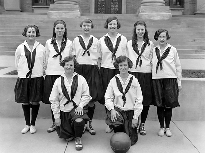 1923 Girl Basketball Team