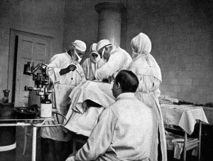 Paul Zweifel Performing A Gynaecological Operation In 1922