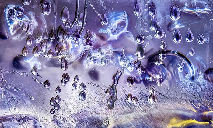 If You Look Closely Inside The Ice Cubes In Your Drink, You’ll Find A Very Interesting Surreal Tiny World Inside! 