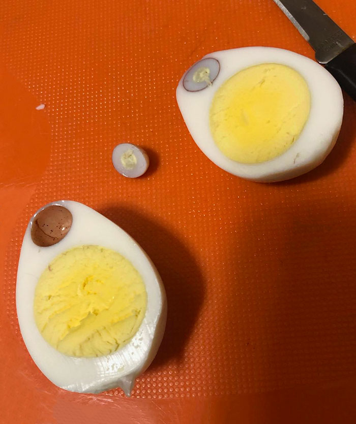 Mi hermana encontró este huevo diminuto dentro de otro huevo