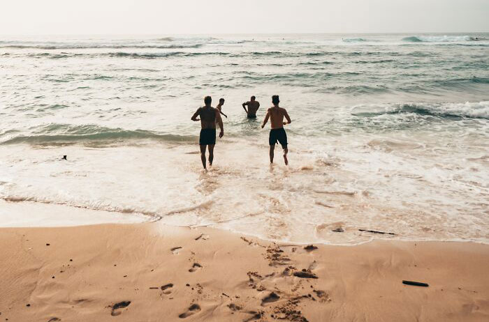 Friend Group Running To The Sea 