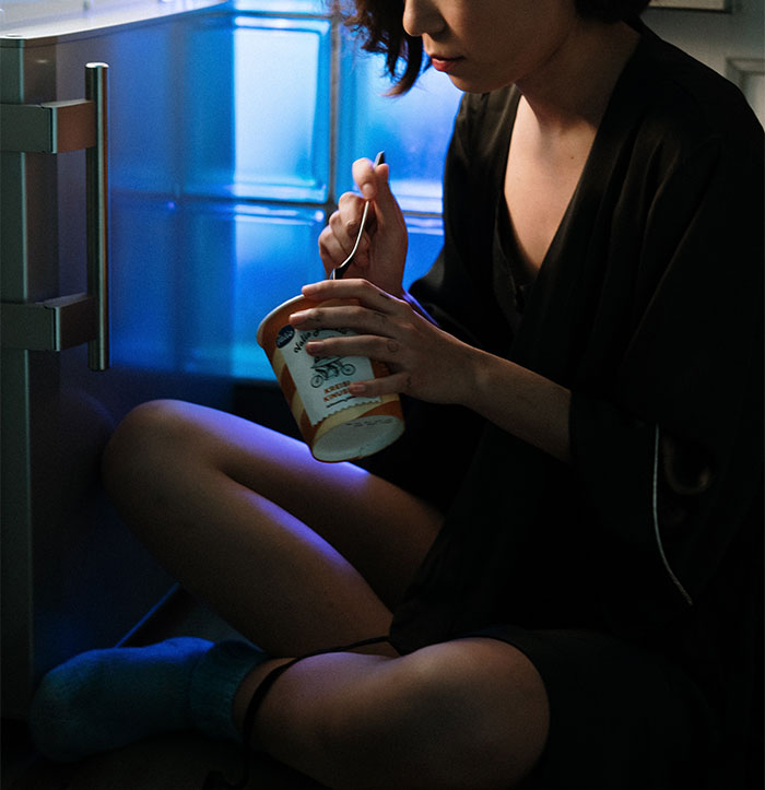 "She'll Leave Me With Plain Crackers": Guy Has To Go Hungry Because His Unemployed GF Eats Everything, He Finally Snaps "She'll Leave Me With Plain Crackers": Guy Has To Go Hungry Because His Unemployed GF Eats Everything, He Finally Snaps