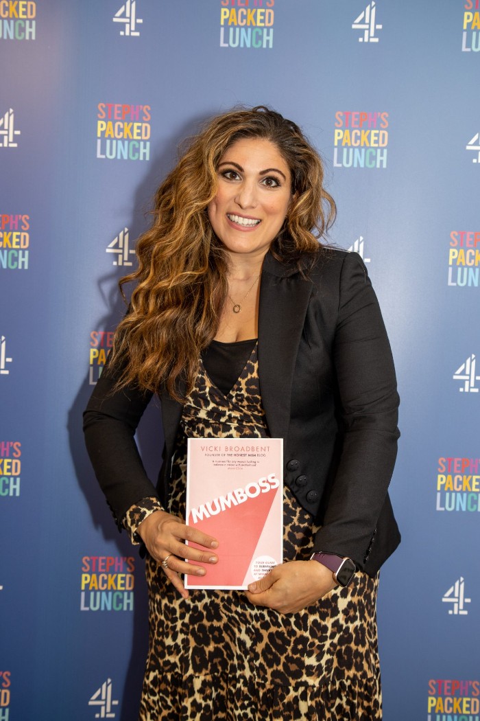 Neighbor Expects This Pregnant Mom To Be A Personal Driver For Their Anxious Son Neighbor Expects This Pregnant Mom To Be A Personal Driver For Their Anxious Son