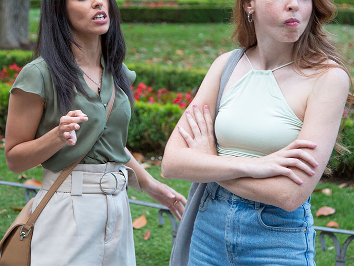 Neighbor Expects This Pregnant Mom To Be A Personal Driver For Their Anxious Son Neighbor Expects This Pregnant Mom To Be A Personal Driver For Their Anxious Son