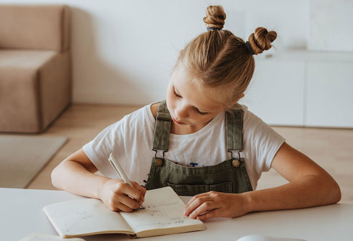 Mom Refuses To Drive Her Gifted Daughter To College-Level School, Ignores Every Option To Make It Possible Mom Refuses To Drive Her Gifted Daughter To College-Level School, Ignores Every Option To Make It Possible