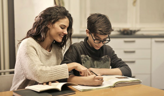 Mom Refuses To Drive Her Gifted Daughter To College-Level School, Ignores Every Option To Make It Possible Mom Refuses To Drive Her Gifted Daughter To College-Level School, Ignores Every Option To Make It Possible