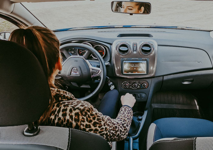 Mom Refuses To Drive Her Gifted Daughter To College-Level School, Ignores Every Option To Make It Possible Mom Refuses To Drive Her Gifted Daughter To College-Level School, Ignores Every Option To Make It Possible