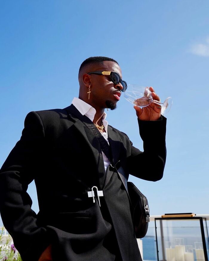 "The Audacity": Passenger Sitting In Seat This Man Has Paid For Tries Suggesting He Sit Elsewhere, He Shuts Her Down "The Audacity": Passenger Sitting In Seat This Man Has Paid For Tries Suggesting He Sit Elsewhere, He Shuts Her Down