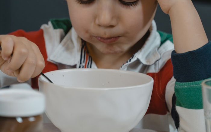 "Am I A Jerk For Refusing To Take My Girlfriend To Nice Places Because She Eats Like A Kid?" "Am I A Jerk For Refusing To Take My Girlfriend To Nice Places Because She Eats Like A Kid?"