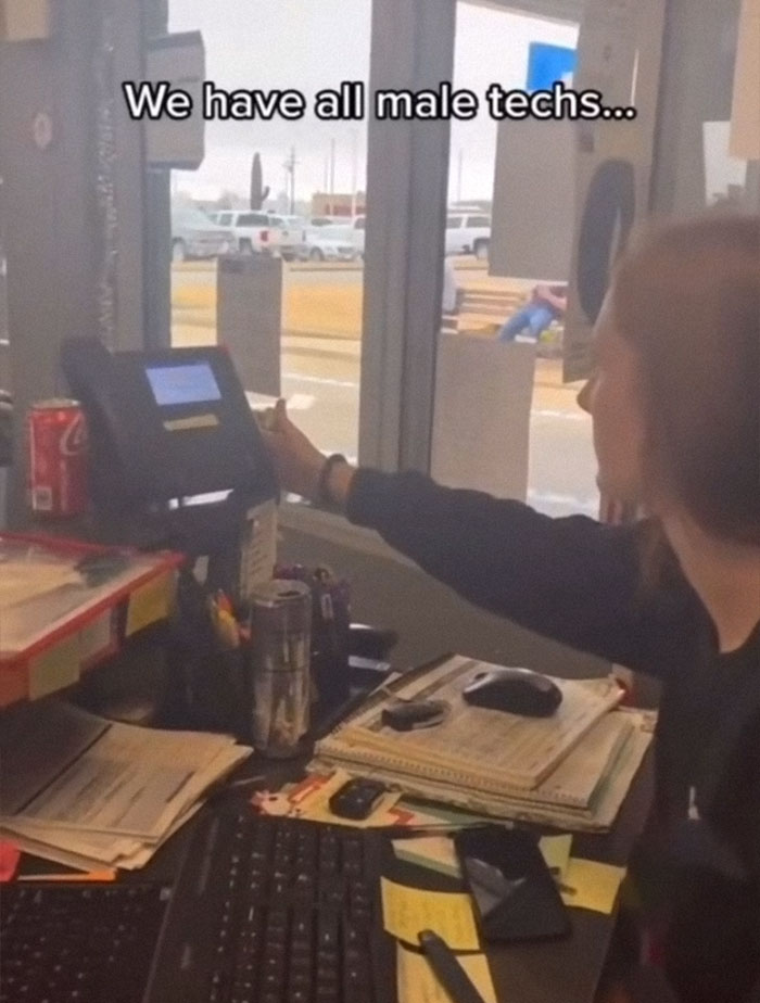 Karen Complains Women Don't Belong In Auto Service, Demands A Male Mechanic Karen Complains Women Don't Belong In Auto Service, Demands A Male Mechanic