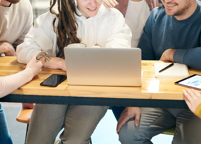 Woman Opens Up About Accidentally Showing Her Newly Accepted Job Offer To CEO Before She Gave Her Notice Woman Opens Up About Accidentally Showing Her Newly Accepted Job Offer To CEO Before She Gave Her Notice