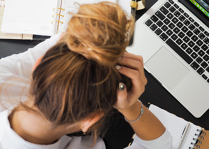 Woman Opens Up About Accidentally Showing Her Newly Accepted Job Offer To CEO Before She Gave Her Notice Woman Opens Up About Accidentally Showing Her Newly Accepted Job Offer To CEO Before She Gave Her Notice