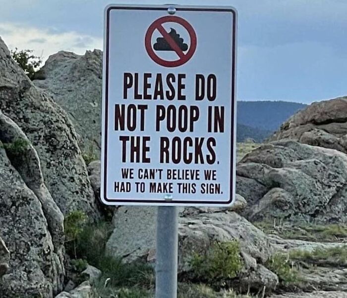 panneau interdiction de faire caca sur les rochers
