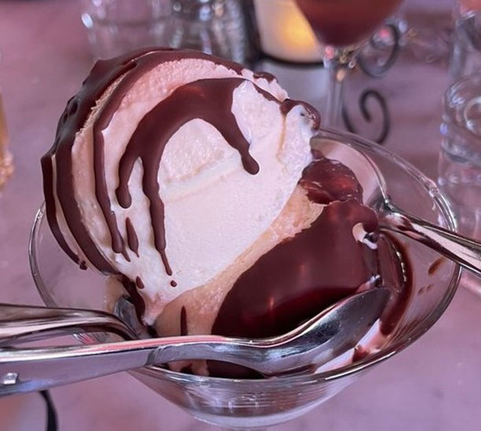 Ice cream in the glass bowl 