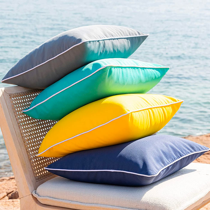 Colourful beach pillows 