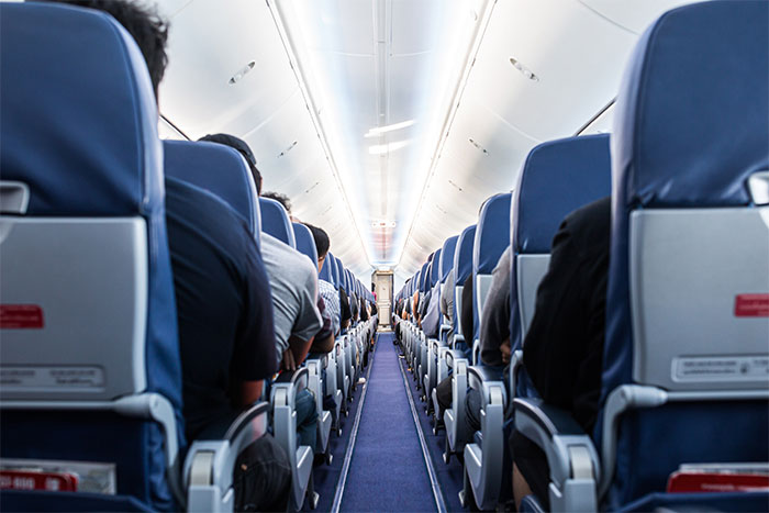 Tall Guy Doesn't Fit In Plane Seat Comfortably, Drama Ensues After Woman Tries To Recline Her Seat Tall Guy Doesn't Fit In Plane Seat Comfortably, Drama Ensues After Woman Tries To Recline Her Seat