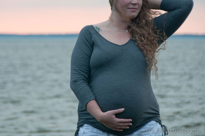 Man Refuses To Help When This Woman Gets Pregnant, So She Tells The Truth To Her 16 Y.O. Daughter When He Suddenly Wants To Meet Her