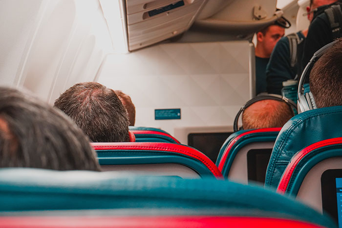 40 Common Etiquette Mistakes To Avoid On Your Next Flight, As Told By Frequent Fliers