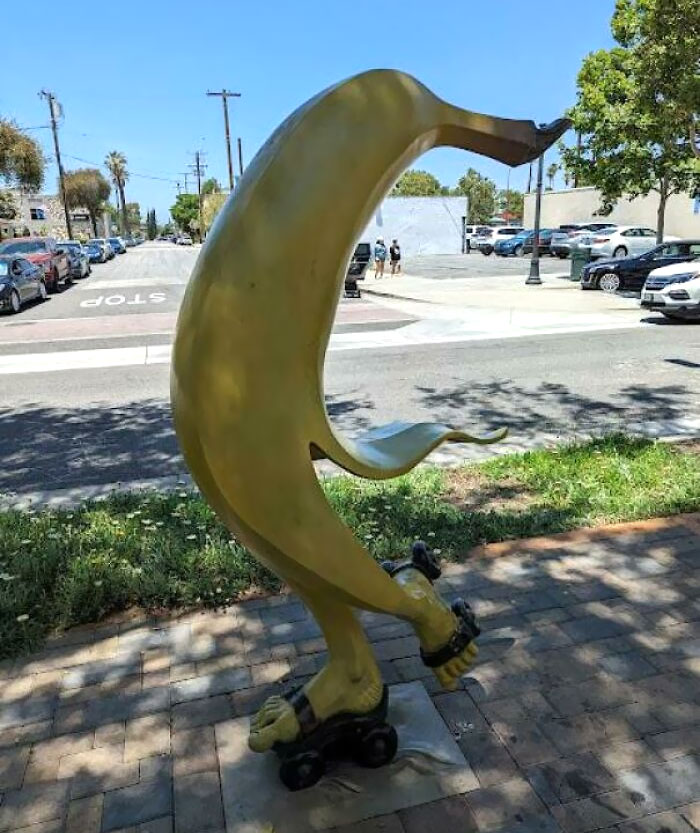 I Found This Statue Apeeling
