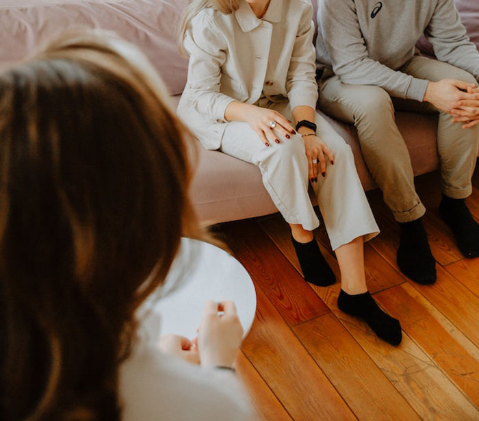 Rich Parents Want To Adopt Their Son's Friend From His Single Mom, The Mom Only Then Realizes All The Red Flags Rich Parents Want To Adopt Their Son's Friend From His Single Mom, The Mom Only Then Realizes All The Red Flags