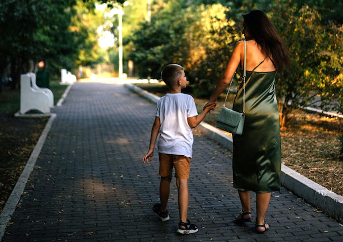 Rich Parents Want To Adopt Their Son's Friend From His Single Mom, The Mom Only Then Realizes All The Red Flags Rich Parents Want To Adopt Their Son's Friend From His Single Mom, The Mom Only Then Realizes All The Red Flags