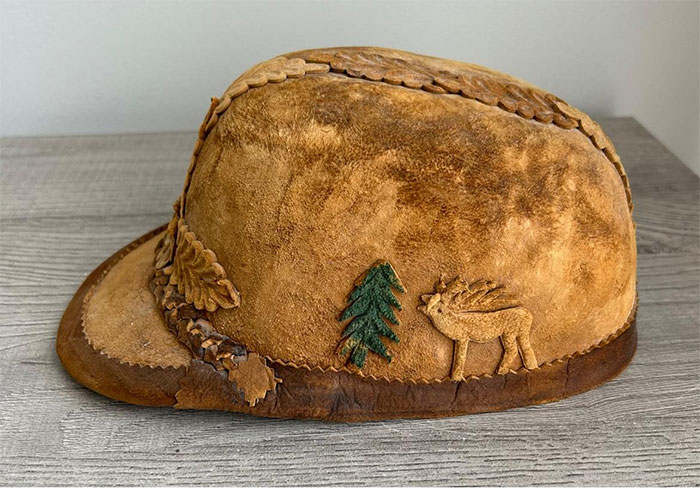 I Have A Weakness For Interesting Stuff. Got This From A Free Site. I Thought It Was Leather At First, But Did Some Research And Found Out It’s A Handmade Amadou Mushroom Hat. It’s Made Out Of Fungus, Not Leather, A Bonus For People Who Want A Leather Substitute. Never Thought I Would Be Wearing A Mushroom On My Head Though, Which Makes This Both Weird And Wonderful!