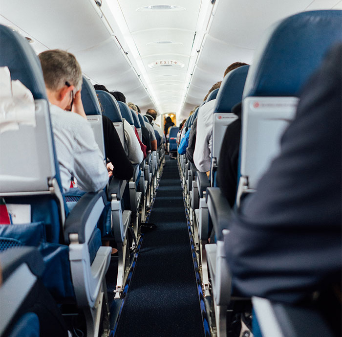 Entitled Man Steals This Woman's Plane Seat And Pretends To Be Asleep, Proceeds To Get Mad When She Takes It Back Entitled Man Steals This Woman's Plane Seat And Pretends To Be Asleep, Proceeds To Get Mad When She Takes It Back