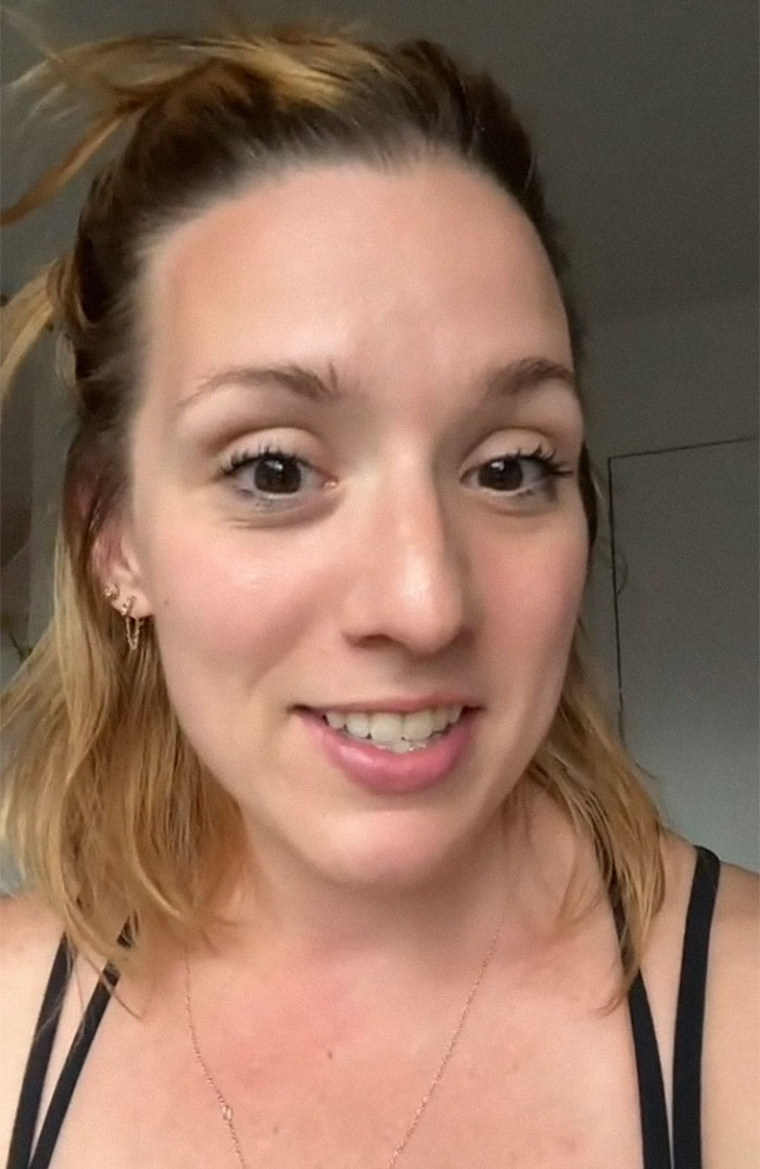 Entitled Man Steals This Woman's Plane Seat And Pretends To Be Asleep, Proceeds To Get Mad When She Takes It Back Entitled Man Steals This Woman's Plane Seat And Pretends To Be Asleep, Proceeds To Get Mad When She Takes It Back