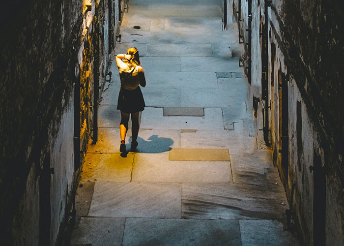 Woman Suspects She's Being Followed, Starts Recording The Guy And Her Suspicions Turn Out To Be True Woman Suspects She's Being Followed, Starts Recording The Guy And Her Suspicions Turn Out To Be True