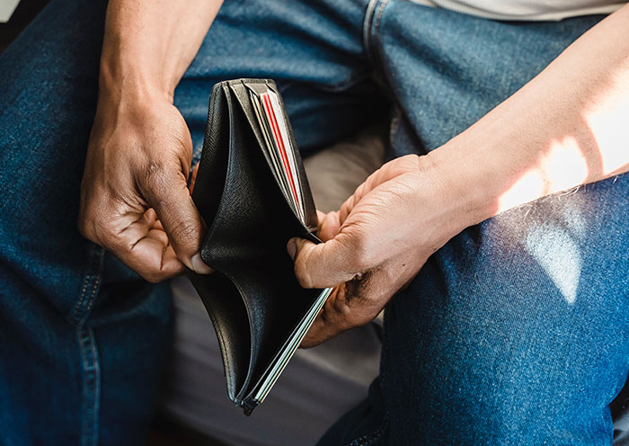 "Am I A Jerk For Refusing To Loan My Boyfriend $5,000?": Woman Defends Her Decision To Get Plastic Surgery Instead Of Giving Money To New BF "Am I A Jerk For Refusing To Loan My Boyfriend $5,000?": Woman Defends Her Decision To Get Plastic Surgery Instead Of Giving Money To New BF