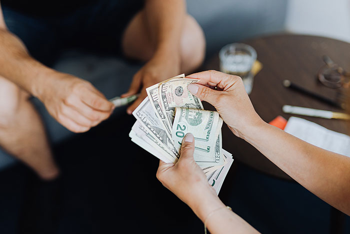 "Am I A Jerk For Refusing To Loan My Boyfriend $5,000?": Woman Defends Her Decision To Get Plastic Surgery Instead Of Giving Money To New BF "Am I A Jerk For Refusing To Loan My Boyfriend $5,000?": Woman Defends Her Decision To Get Plastic Surgery Instead Of Giving Money To New BF