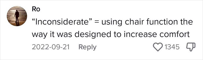 Plane Passenger Gets Tired Of Neighbors Invading Her Privacy By Reclining Their Seats, Starts Swiveling Air-Con Vents Right On Their Face Plane Passenger Gets Tired Of Neighbors Invading Her Privacy By Reclining Their Seats, Starts Swiveling Air-Con Vents Right On Their Face
