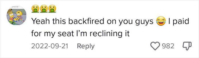 Plane Passenger Gets Tired Of Neighbors Invading Her Privacy By Reclining Their Seats, Starts Swiveling Air-Con Vents Right On Their Face Plane Passenger Gets Tired Of Neighbors Invading Her Privacy By Reclining Their Seats, Starts Swiveling Air-Con Vents Right On Their Face