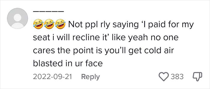 Plane Passenger Gets Tired Of Neighbors Invading Her Privacy By Reclining Their Seats, Starts Swiveling Air-Con Vents Right On Their Face Plane Passenger Gets Tired Of Neighbors Invading Her Privacy By Reclining Their Seats, Starts Swiveling Air-Con Vents Right On Their Face