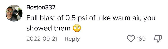 Plane Passenger Gets Tired Of Neighbors Invading Her Privacy By Reclining Their Seats, Starts Swiveling Air-Con Vents Right On Their Face Plane Passenger Gets Tired Of Neighbors Invading Her Privacy By Reclining Their Seats, Starts Swiveling Air-Con Vents Right On Their Face