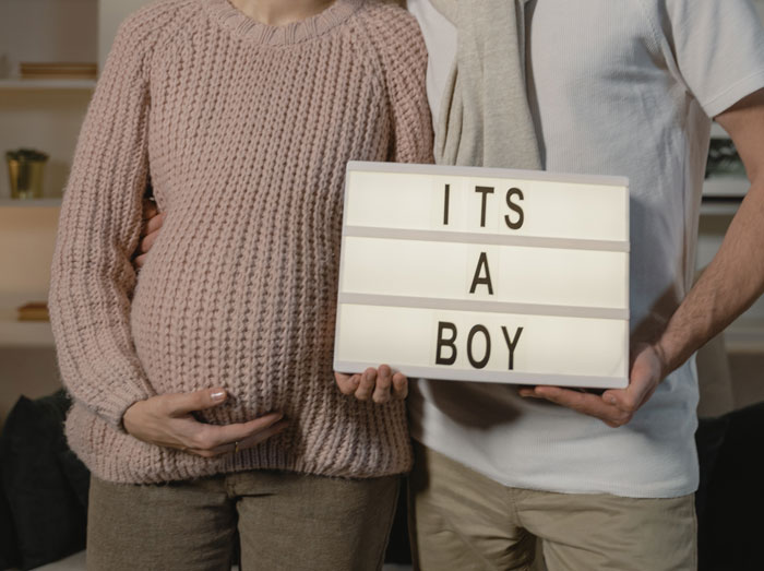 Woman Forces DIL To Tell Her The Gender Of Her Baby Even Though She Doesn't Know It, Just To Tell Everyone And Embarrass Herself At The Gender Reveal
