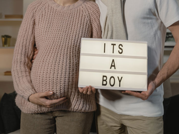 Woman Forces DIL To Tell Her The Gender Of Her Baby Even Though She Doesn't Know It, Just To Tell Everyone And Embarrass Herself At The Gender Reveal Woman Forces DIL To Tell Her The Gender Of Her Baby Even Though She Doesn't Know It, Just To Tell Everyone And Embarrass Herself At The Gender Reveal