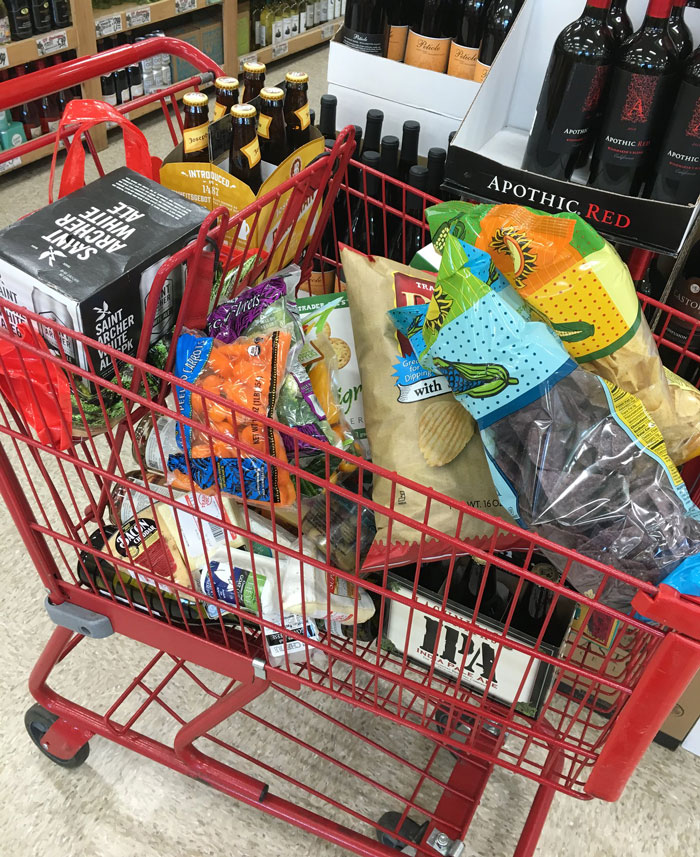 Father Tosses Out All Of 26 Y.O. Daughter’s Food That He Decides To Be “Unsuitable” Bringing Her To Tears, So She Asks Him To Leave