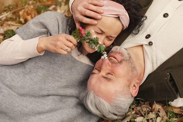 29 Experiences Of Being In A Relationship With A Big Age Gap, Shared In This Online Group